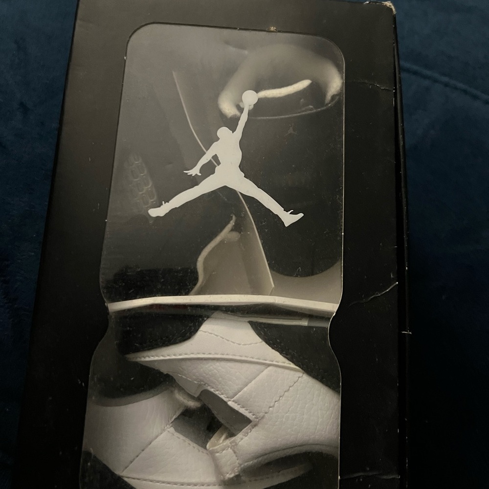 2 pairs of shoes